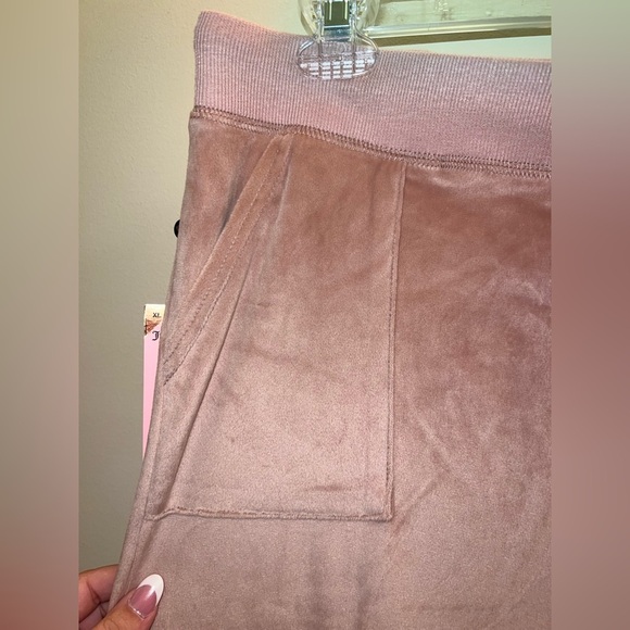 Juicy Couture Velour Lounge Pants – XL – Rhinestone Juicy Back – NWT - Picture 3 of 9